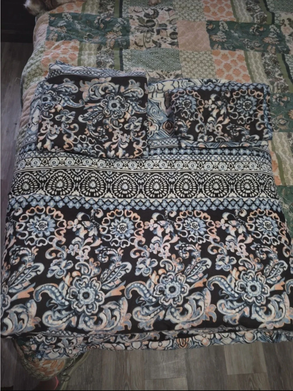 King Size Quilt Set With Shams. Mainstay Very Pretty